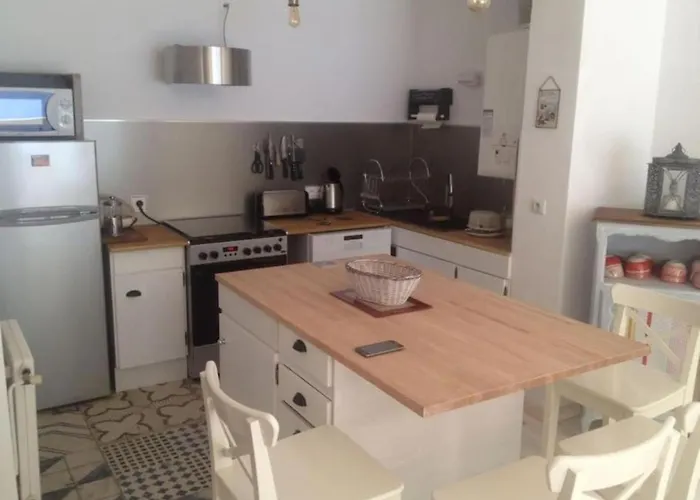 Апартаменты T2 Au Calme A 3min De La